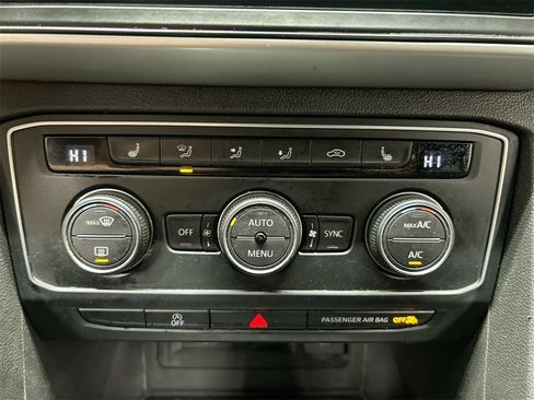 Used 2021 Volkswagen Atlas Cross Sport SE image 16