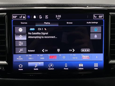 Used 2024 Chrysler Pacifica Touring-L image 22