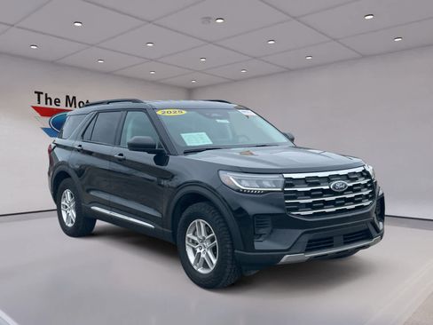 Certified 2025 Ford Explorer Active image 3