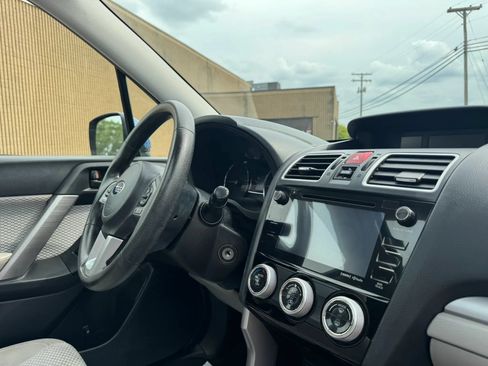 Used 2017 Subaru Forester 2.5i Premium AWD/4WD image 29