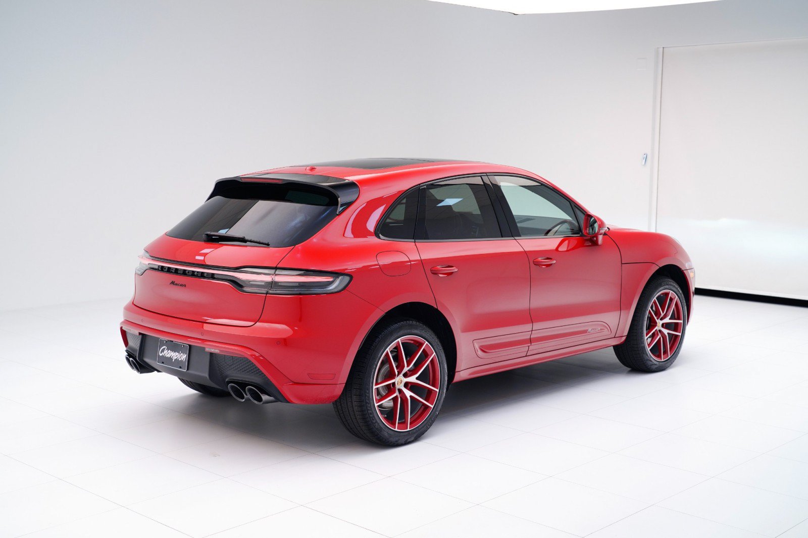 Certified 2026 Porsche Macan AWD/4WD image 9