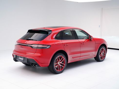 Certified 2026 Porsche Macan AWD/4WD image 9