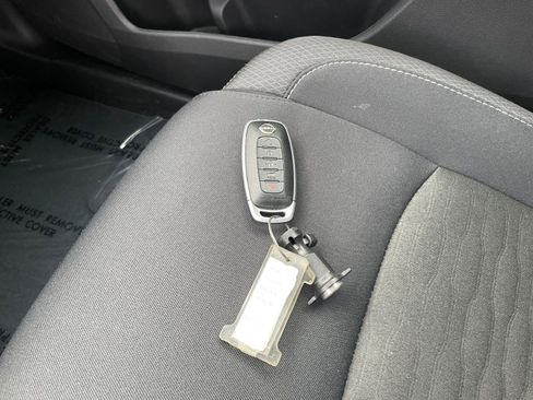 Used 2025 Nissan Pathfinder SV image 24