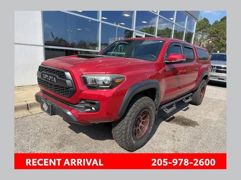 Used 2017 Toyota Tacoma TRD Pro image 1