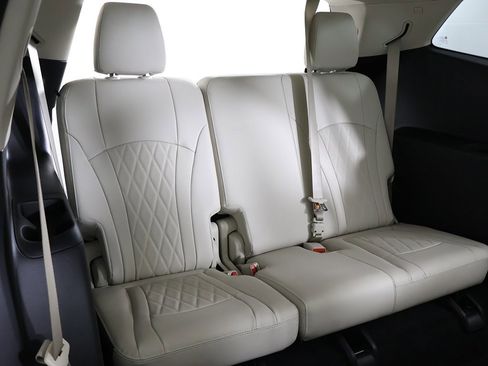 Used 2023 Buick Enclave Avenir w/ Avenir Technology Package image 46