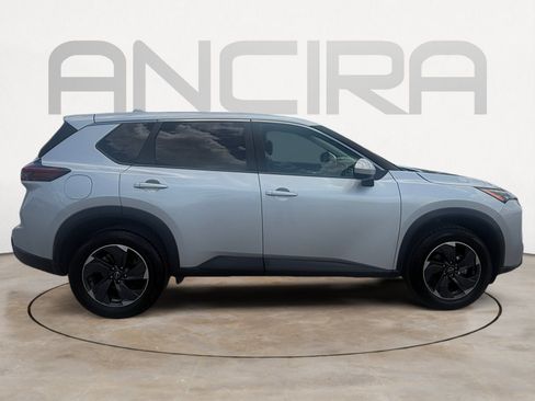 Used 2024 Nissan Rogue SV FWD image 12