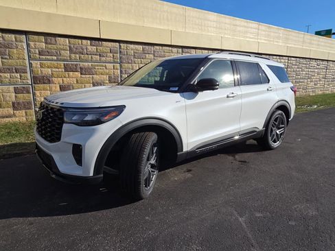 New 2026 Ford Explorer ST-Line w/ ST-Line Street Pack image 9