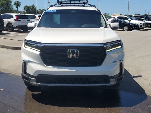 Used 2025 Honda Pilot Touring image 2