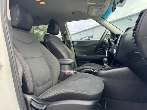 Used 2014 Kia Soul FWD image 23