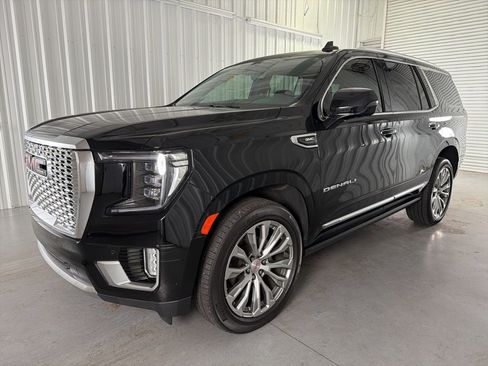 Used 2021 GMC Yukon Denali w/ Denali Premium Package image 3