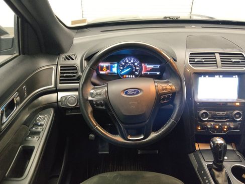 Used 2019 Ford Explorer XLT w/ Equipment Group 202A FWD image 22