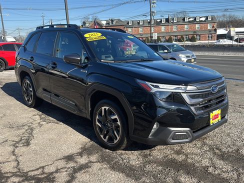 Used 2025 Subaru Forester Limited w/ Popular Package image 4