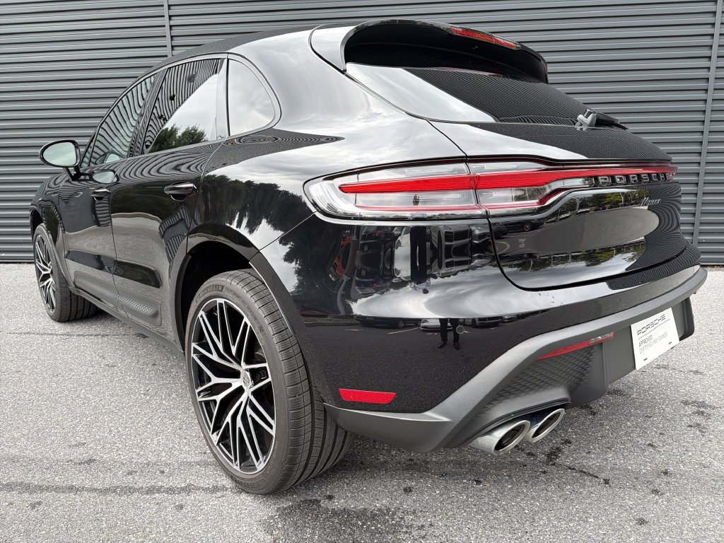 Certified 2026 Porsche Macan AWD/4WD image 3