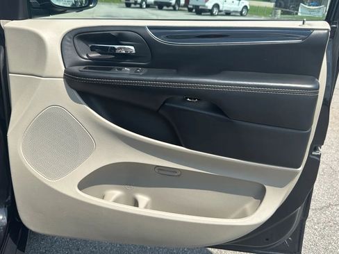 Used 2020 Dodge Grand Caravan SXT FWD image 31