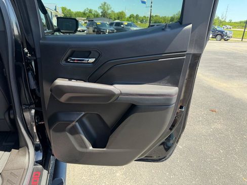 Used 2024 Chevrolet Colorado Z71 w/ Z71 Convenience Package 2 AWD/4WD image 18