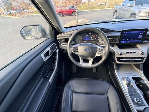 Used 2024 Ford Explorer XLT w/ Equipment Group 202A image 25