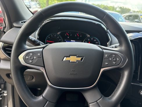 Used 2023 Chevrolet Traverse LT FWD image 23