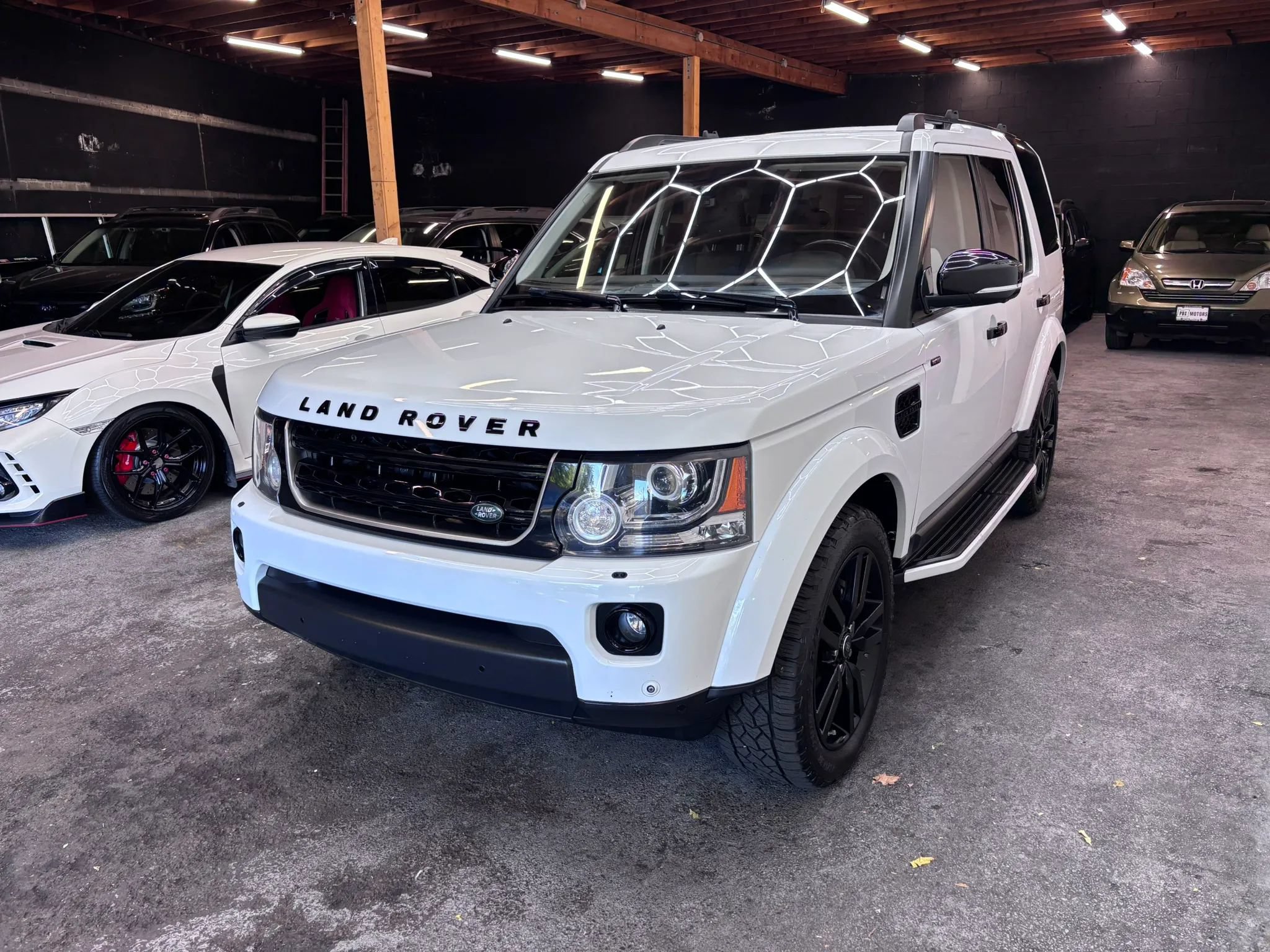 Used 2016 Land Rover LR4 HSE Silver Edition AWD/4WD image 3