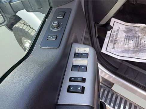 Used 2016 Ford F250 Lariat w/ Lariat Chrome Package image 12