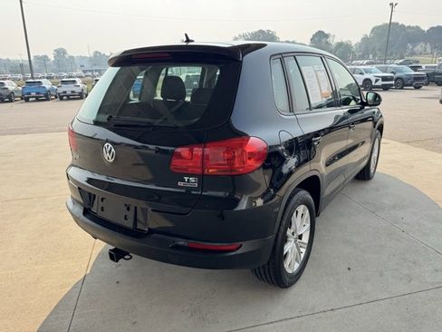 Used 2017 Volkswagen Tiguan S image 5