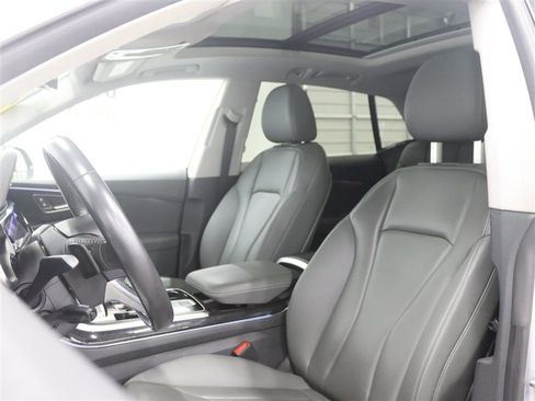 Used 2019 Audi Q8 Premium Plus w/ Premium Plus AWD/4WD image 14