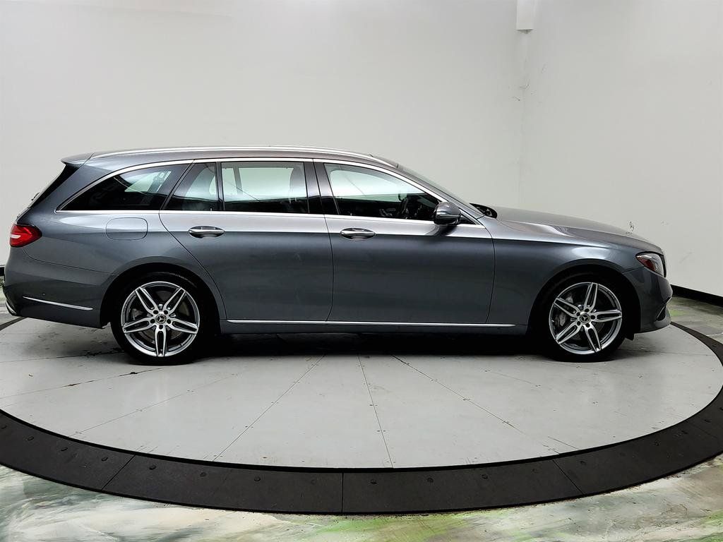 Used 2018 Mercedes-Benz E 400 4MATIC Wagon image 4