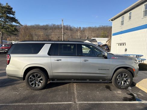 Used 2023 Chevrolet Suburban Z71 w/ Luxury Package image 9
