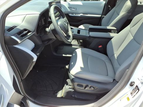 New 2026 Toyota Sienna XLE AWD/4WD image 6