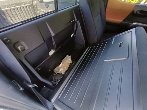 Used 2018 Toyota Tacoma SR5 w/ SR5 Appearance Package (SM) RWD image 62