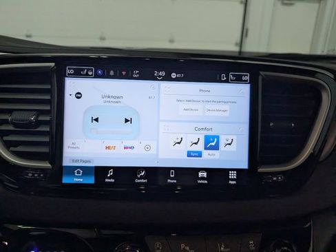 Used 2025 Chrysler Pacifica Select FWD image 21