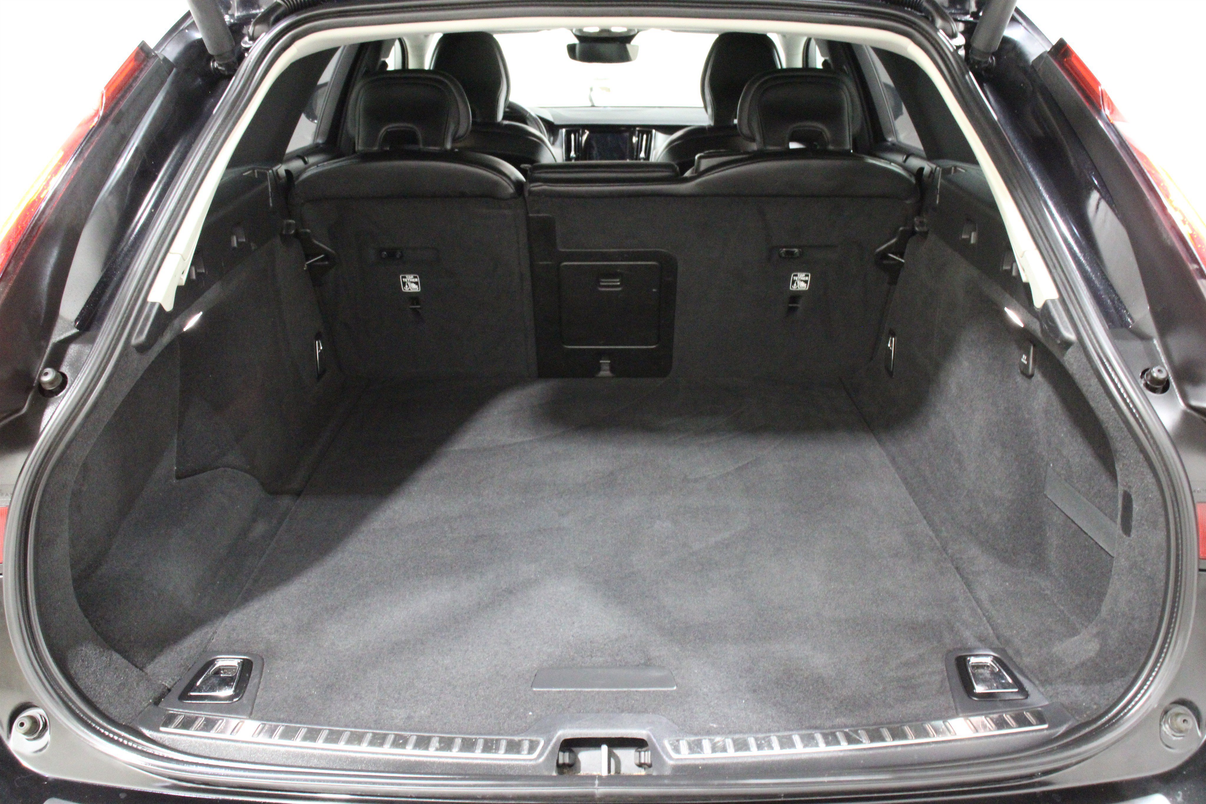 Used 2023 Volvo V90 B6 Cross Country Ultimate AWD/4WD image 18