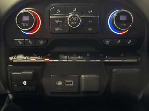 Used 2019 Chevrolet Silverado 1500 High Country w/ High Country Premium Package AWD/4WD image 15