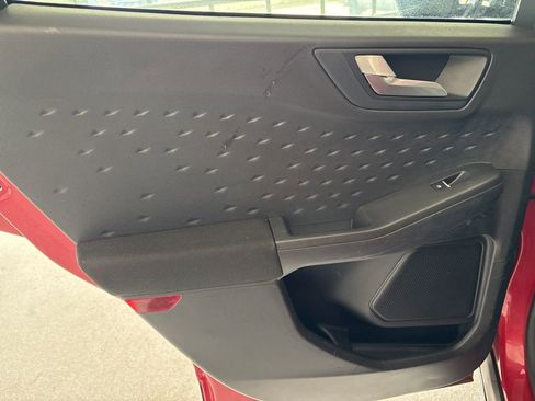 Used 2020 Ford Escape SE image 15