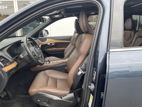 Used 2024 Volvo XC90 T8 Core w/ Climate Package AWD/4WD image 3