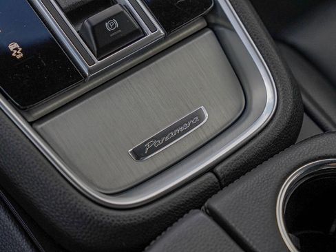Used 2018 Porsche Panamera 4S image 22