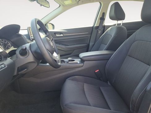 Used 2025 Nissan Altima 2.5 SV image 9