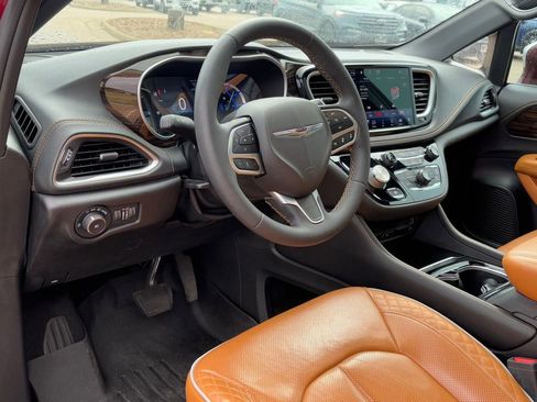 Used 2022 Chrysler Pacifica Pinnacle image 12