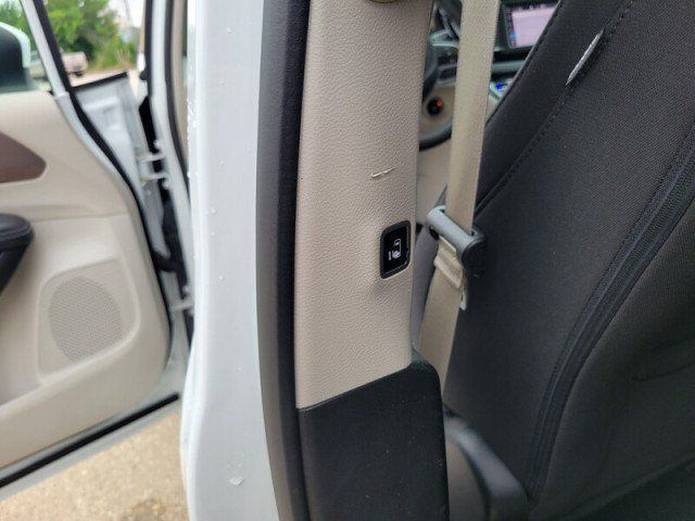 Used 2023 Chrysler Voyager LX FWD image 30