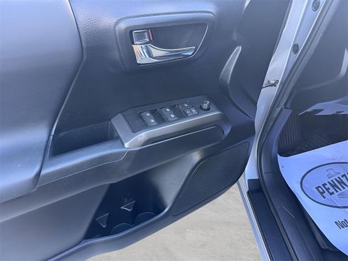 Used 2021 Toyota Tacoma TRD Off-Road image 18