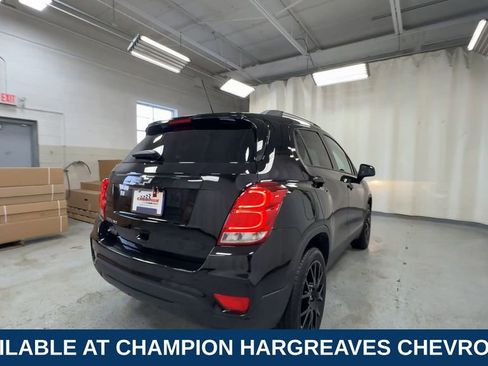 Used 2022 Chevrolet Trax LT w/ Midnight Edition image 11
