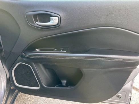 Used 2018 Jeep Compass Latitude w/ Popular Equipment Group image 12