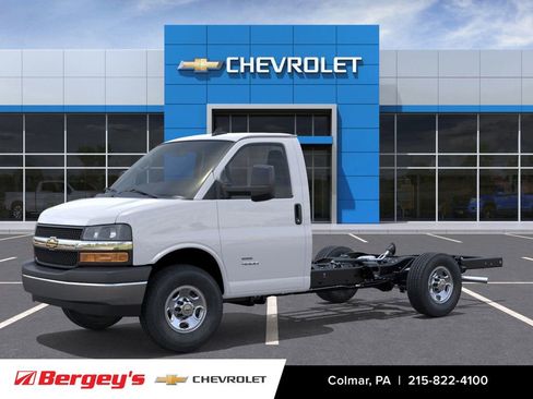 New 2025 Chevrolet Express 3500 Work Van w/ Power Convenience Package image 3