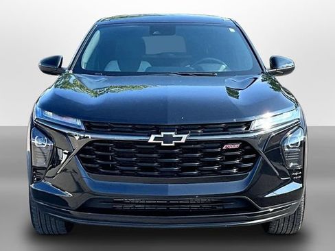 Used 2024 Chevrolet Trax RS FWD image 2