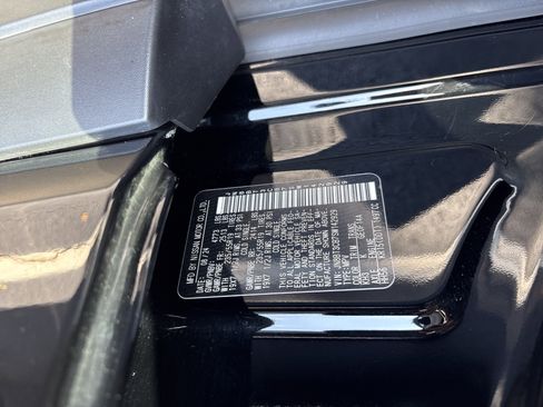 Used 2025 Nissan Rogue SL w/ SL Premium Package image 37