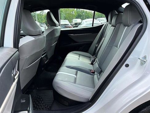 Used 2025 Toyota Camry SE FWD image 37