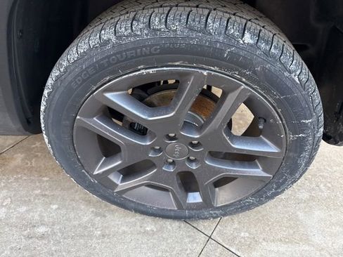 Used 2021 Jeep Renegade Latitude image 12