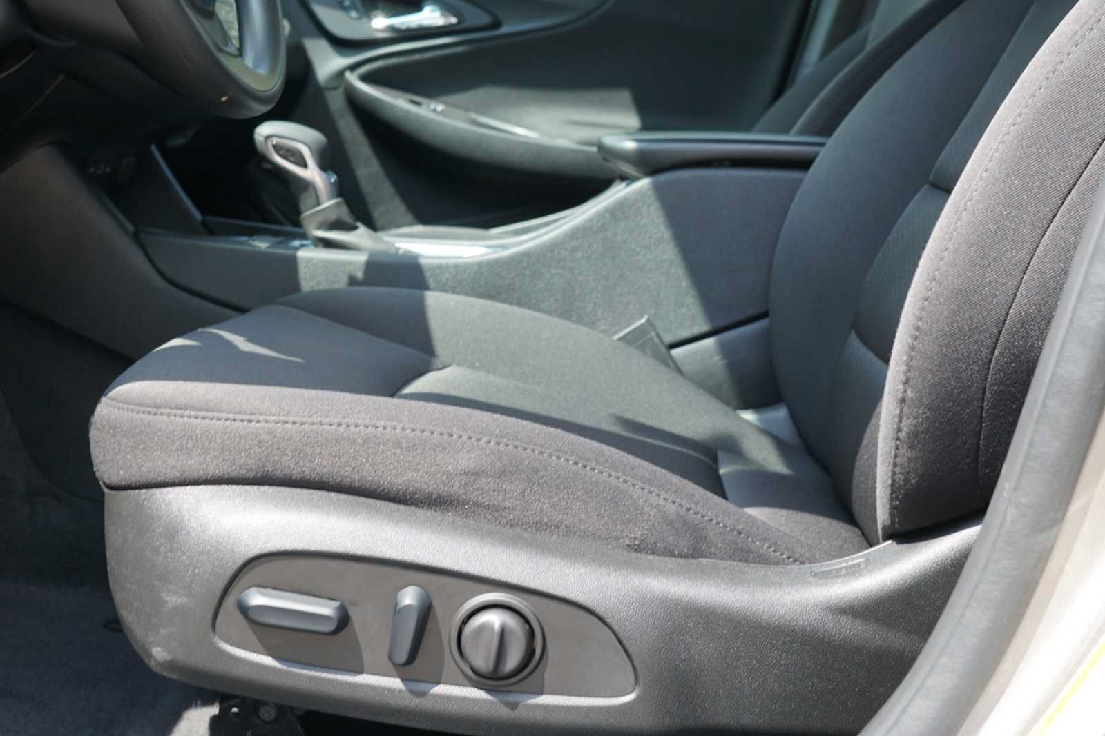 Used 2025 Chevrolet Malibu LT FWD image 18