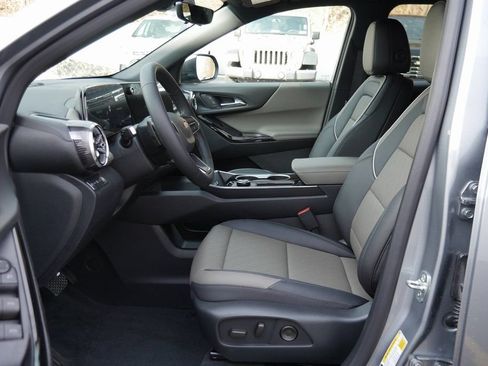 New 2026 Chevrolet Equinox LT w/ Convenience Package II AWD/4WD image 8