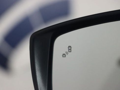 Used 2023 Nissan Versa SR w/ Trunk Package image 39