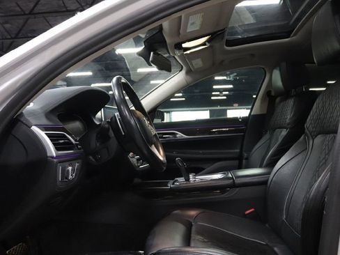 Used 2020 BMW 740i image 11